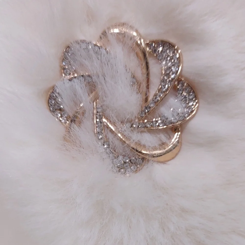 Christian Lacroix Cream Faux Fur Stole - Picture 12 of 17